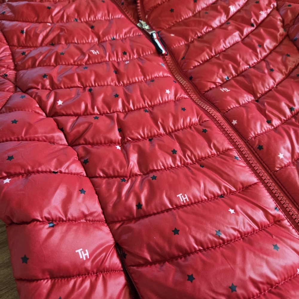 Tommy Hilfiger Small Red Puffer Vest with Star Pattern - Picture 2 of 8